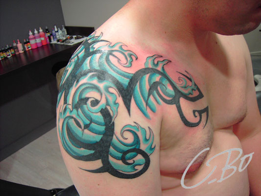 tatouage tribal couleur