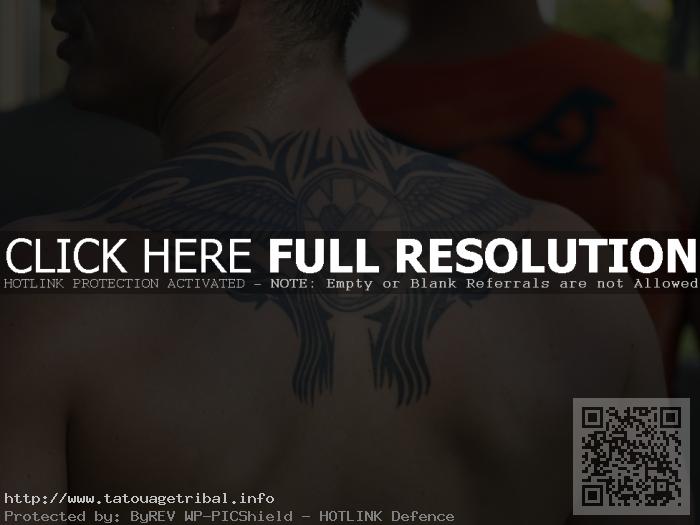 tatouage tribal dos pour homme
