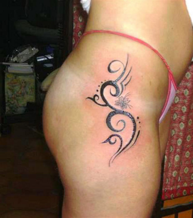 tatouage tribal hanche