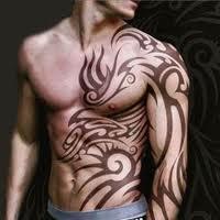 tatouage tribal homme torse