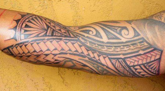 tatouage tribal intérieur biceps