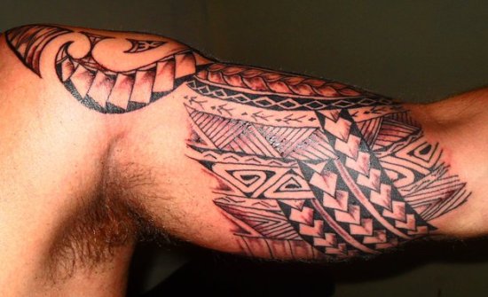 tatouage tribal intérieur biceps