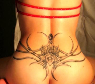 tatouage tribal intime