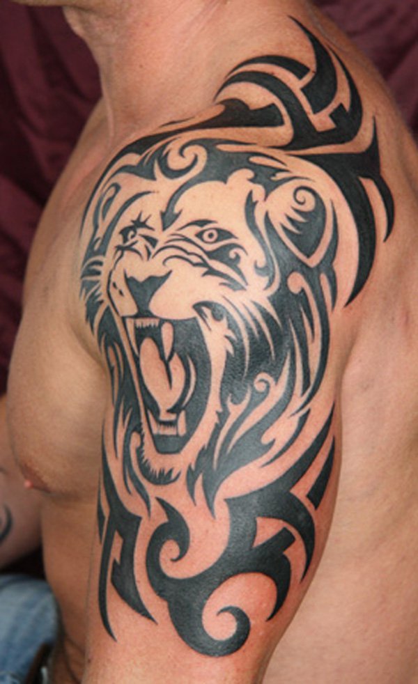 tatouage tribal lion