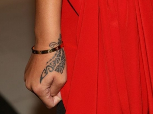 tatouage tribal main