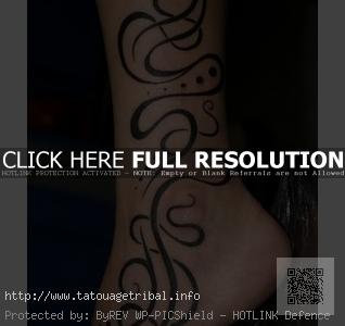 tatouage tribal mollet femme