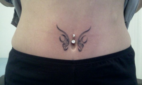 tatouage tribal nombril