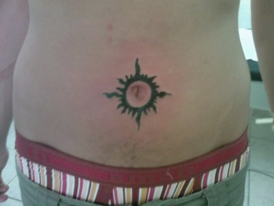 tatouage tribal nombril