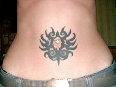 tatouage tribal nombril
