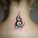 tatouage tribal nuque femme