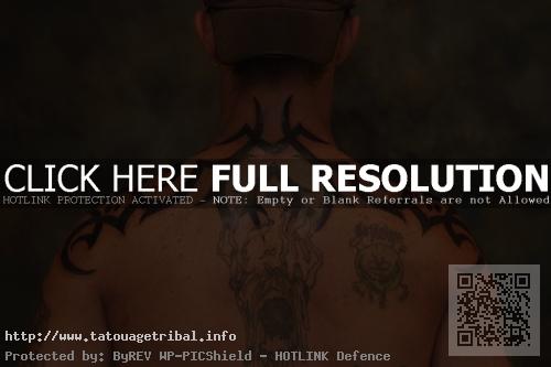 tatouage tribal omoplate