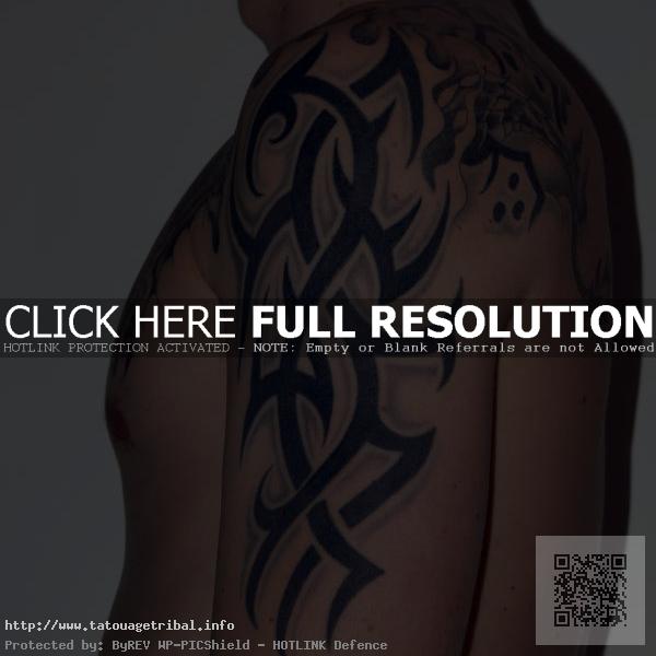 tatouage tribal omoplate