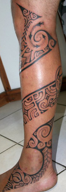 tatouage tribal pied homme