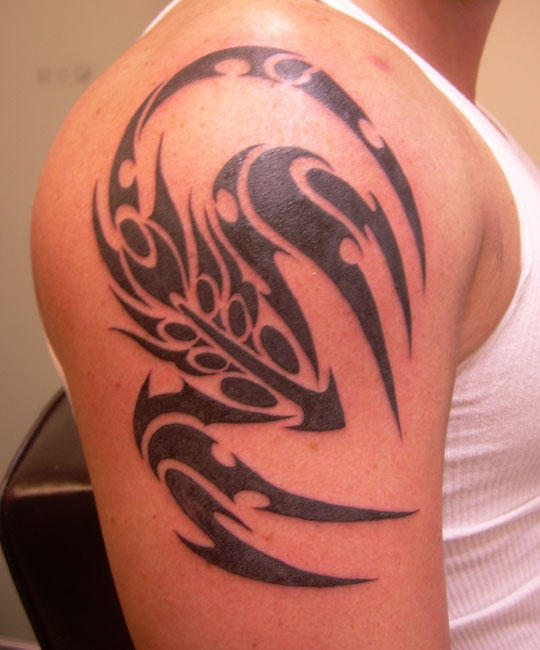 tatouage tribal scorpion