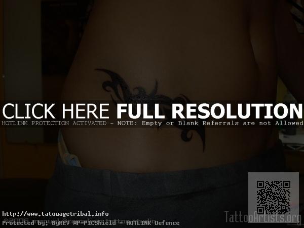 tatouage tribal ventre
