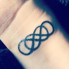 tatouage triple infinity