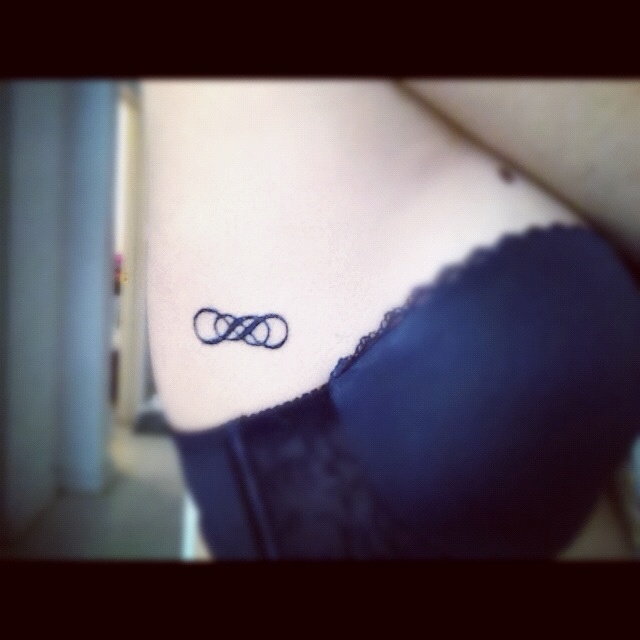 tatouage triple infinity