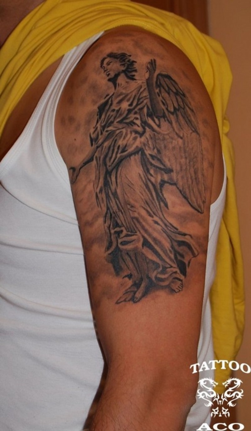 tatouage un ange dans le ciel
