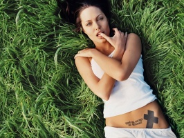 Tatouage ventre angelina jolie