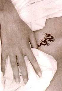 tatouage ventre angelina jolie
