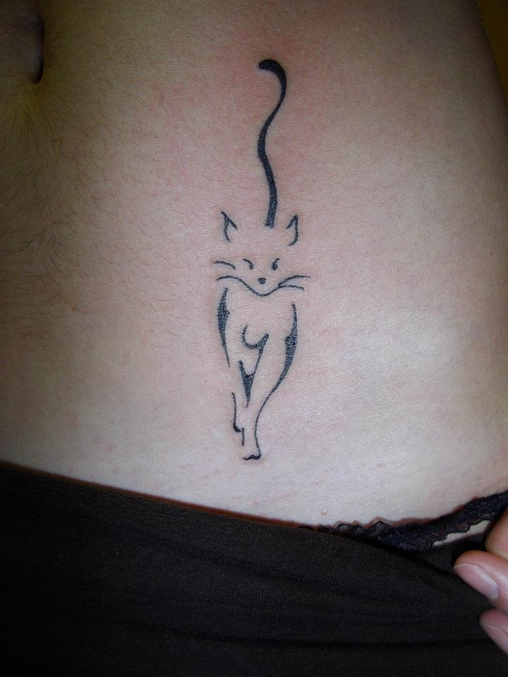 tatouage ventre chat