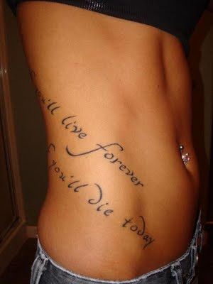tatouage ventre coté femme