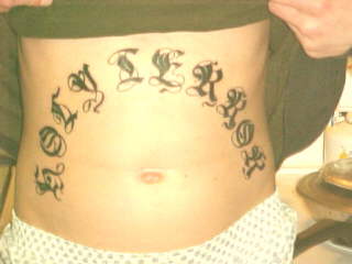 tatouage ventre ecriture