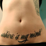 tatouage ventre ecriture