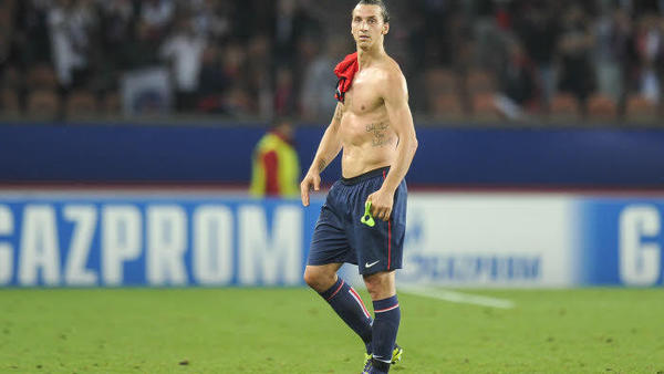 tatouage ventre ibrahimovic