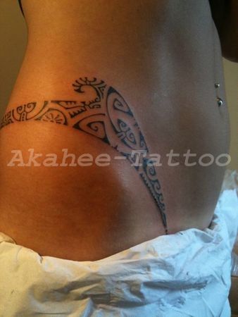 tatouage ventre polynésien
