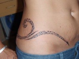 tatouage ventre pour femme