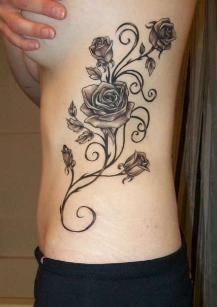 tatouage ventre rose