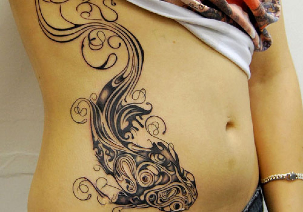 tatouage ventre tribal