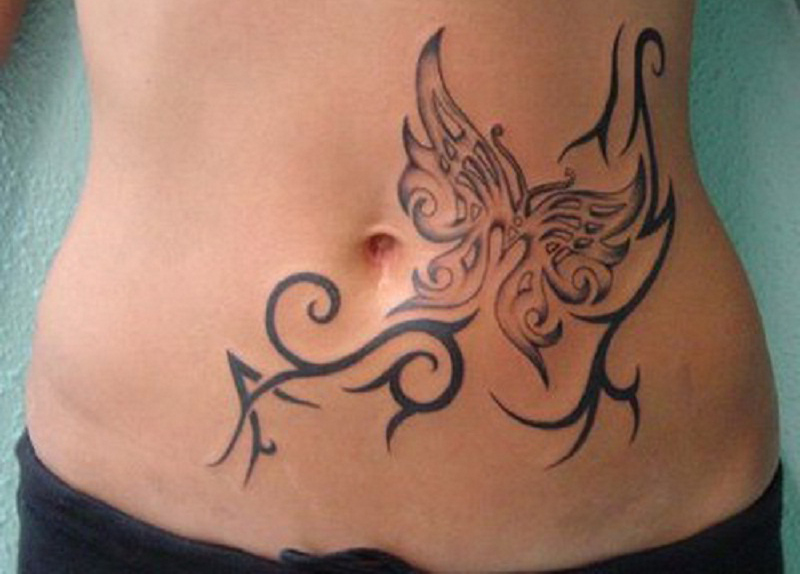 tatouage ventre tribal femme