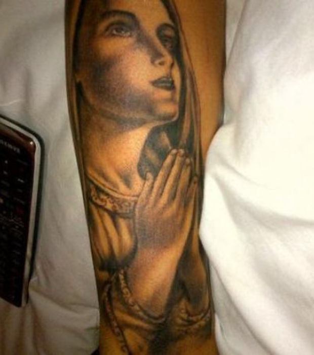 tatouage vierge avant bras