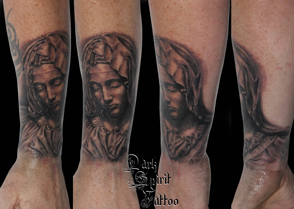 tatouage vierge marie avant bras