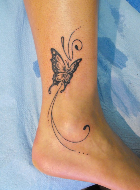 Tatouages chevilles papillons