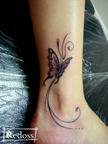 tatouages chevilles papillons