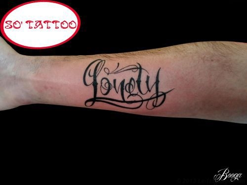 tattoo avant bras lettrage