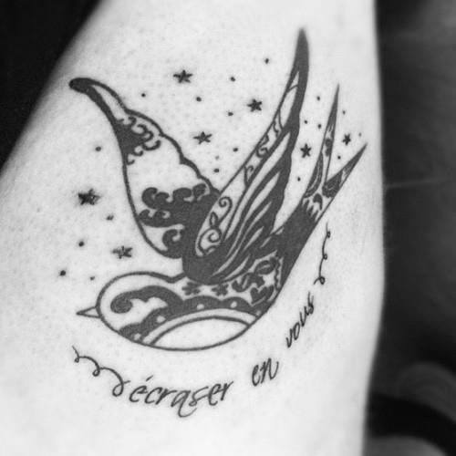 tattoo hirondelle noir et blanc
