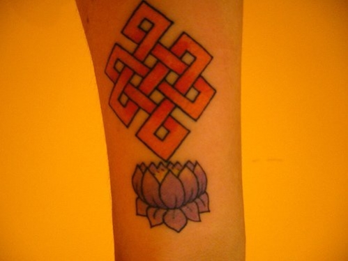tattoo noeud infini
