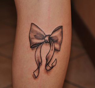 tattoo noeud noir
