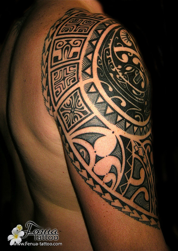 tattoo polynésien épaule bras