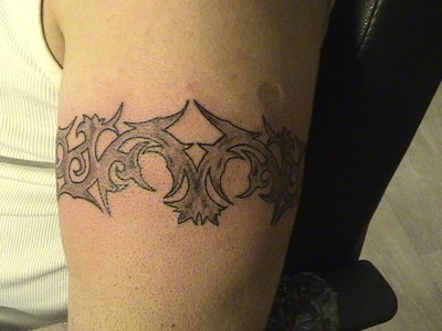 tattoo tour de bras tribal