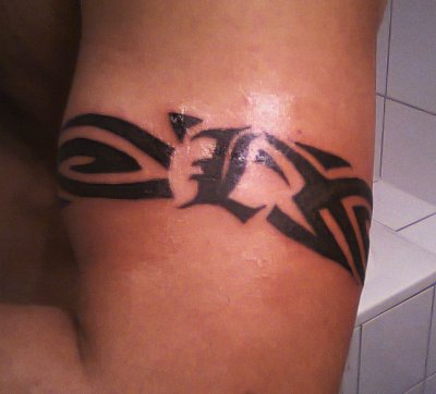 tattoo tour de bras tribal
