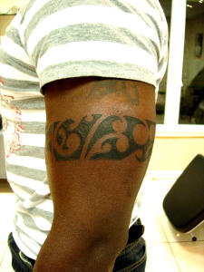 tattoo tour de bras tribal