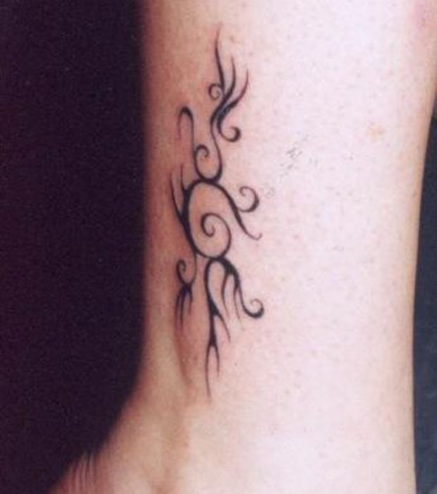 Tattoo tribal cheville femme